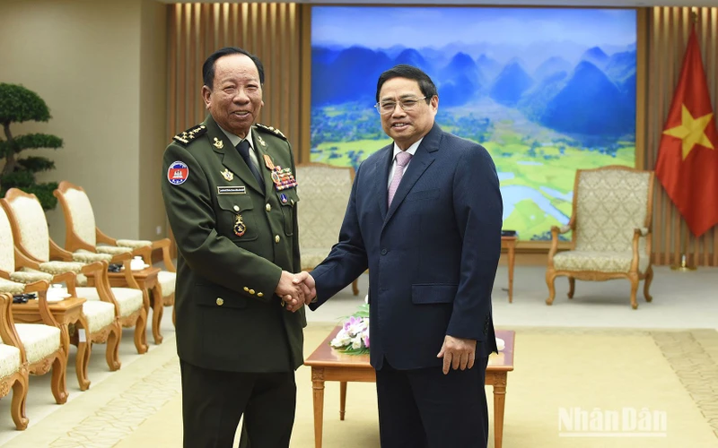 Thủ tướng Phạm Minh Chính tiếp Đại tướng Tea Banh, Phó Thủ tướng Chính phủ, Bộ trưởng Quốc phòng Vương quốc Campuchia. (Ảnh: Trần Hải)