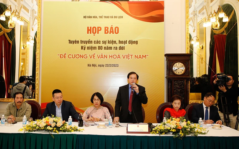 Thứ trưởng Văn hóa, Thể thao và Du lịch Tạ Quang Đông chủ trì cuộc họp báo. (Ảnh: NAM NGUYỄN)