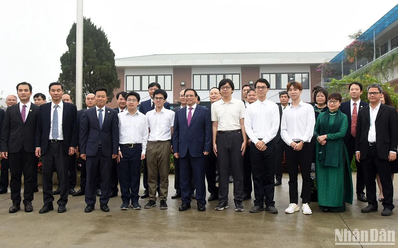 Thủ tướng Phạm Minh Chính với giảng viên, sinh viên, học sinh Đại học Quốc gia Hà Nội cơ sở Hòa Lạc.