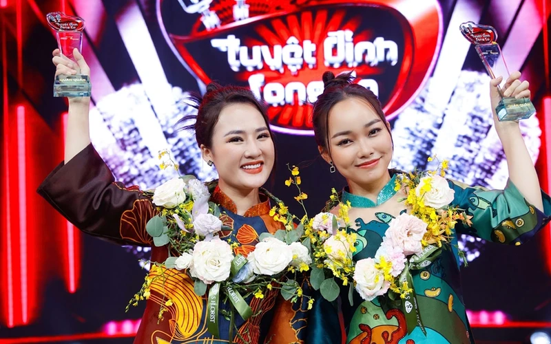 Hoàng Như Quỳnh và Võ Phương Thủy với ngôi vị quán quân cuộc thi. (Ảnh: Ban tổ chức cung cấp)