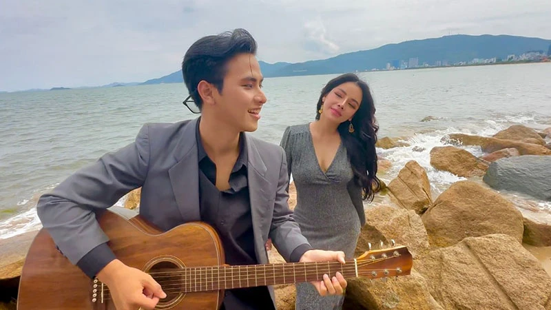 Nữ ca sĩ Tô Ngọc Hà trong MV "Mùa hè bỏng cháy". (Ảnh: Nhân vật cung cấp)