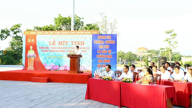 Quang cảnh buổi lễ mít-tinh.