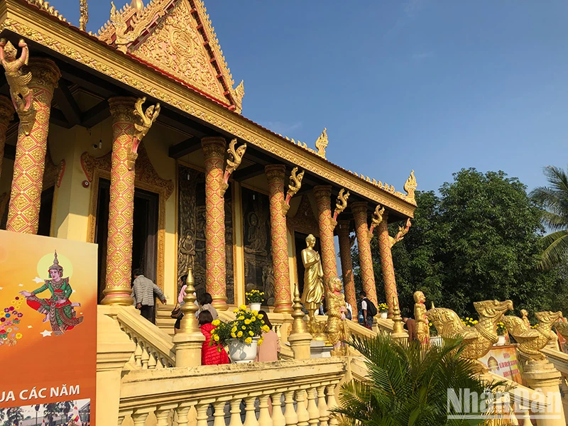 Nhiều hoạt động được tổ chức tại chùa Kh'mer ở Làng. 