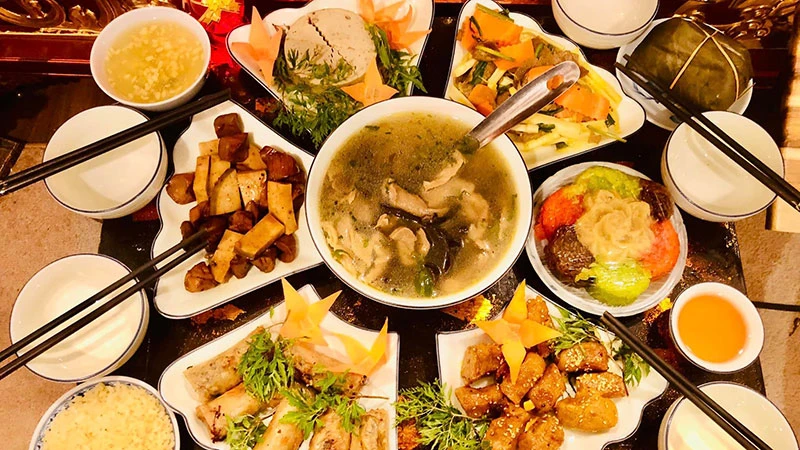 Một mâm cỗ chay cúng Vu Lan. (Ảnh: HÀ TÙNG LONG)