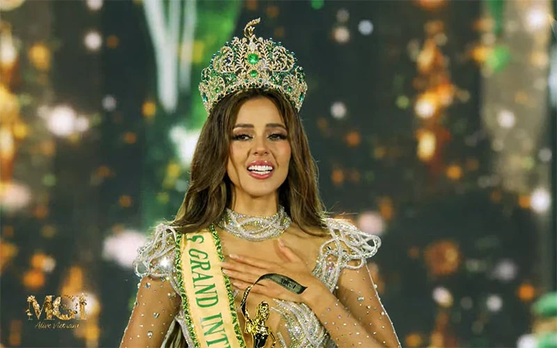 Luciana Fuster trong giây phút đăng quang. (Ảnh chụp màn hình)