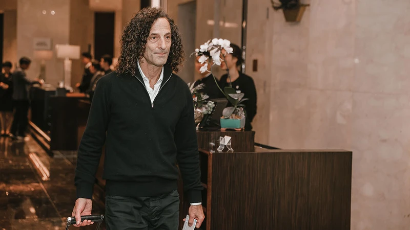 Nghệ sĩ Kenny G là nghệ sĩ mở màn cho chuỗi dự án "Good Morning Vietnam" do Báo Nhân Dân và IB Group phối hợp tổ chức.