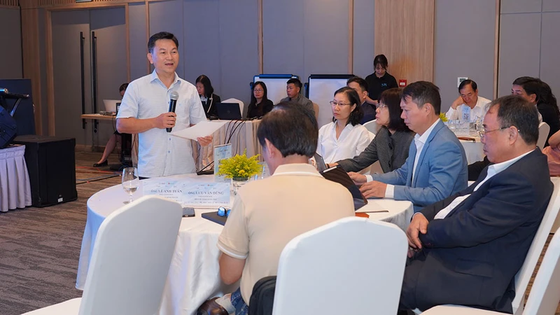 Đại biểu chia sẻ kinh nghiệm trong quá trình thực hiện dự án. (Ảnh: Ban tổ chức)