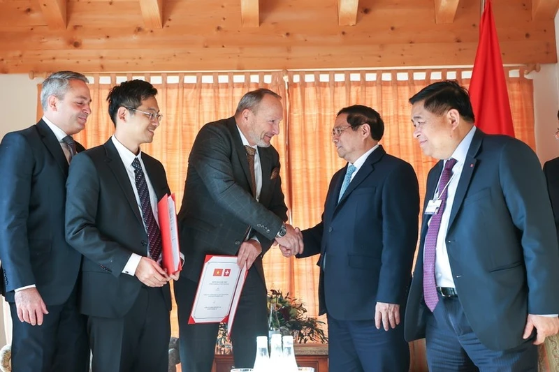 Thủ tướng Phạm Minh Chính tiếp ông Marcus Bard, Chủ tịch Tập đoàn staBOO. (Ảnh: Dương Giang/TTXVN)