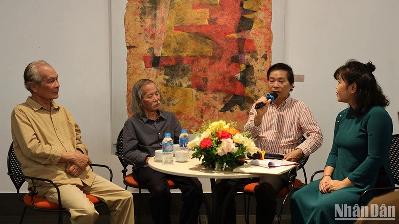 Triển lãm “Giấy Giang”: Sáng tạo hội họa với chất liệu giấy thủ công truyền thống