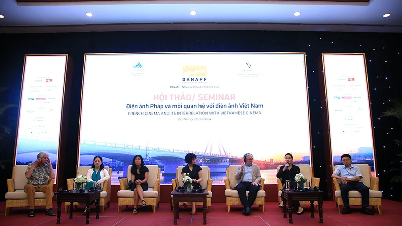 Các diễn giả chia sẻ tại Tọa đàm. (Ảnh: ANH VŨ)