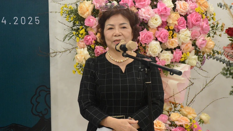 Nhà văn Nguyễn Thị Anh Thư tại buổi ra mắt sách. (Ảnh: Ban tổ chức)