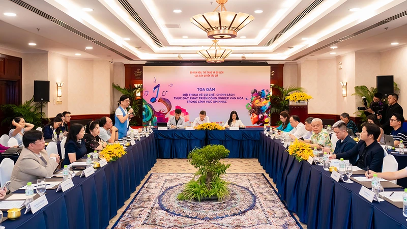 Tọa đàm "Đối thoại về các cơ chế, chính sách thúc đẩy phát triển công nghiệp văn hóa trong lĩnh vực âm nhạc". (Ảnh: BTC)