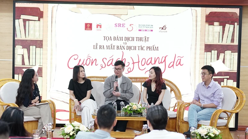 Buổi ra mắt sách tại Đại học Hà Nội. (Ảnh: Ban tổ chức)