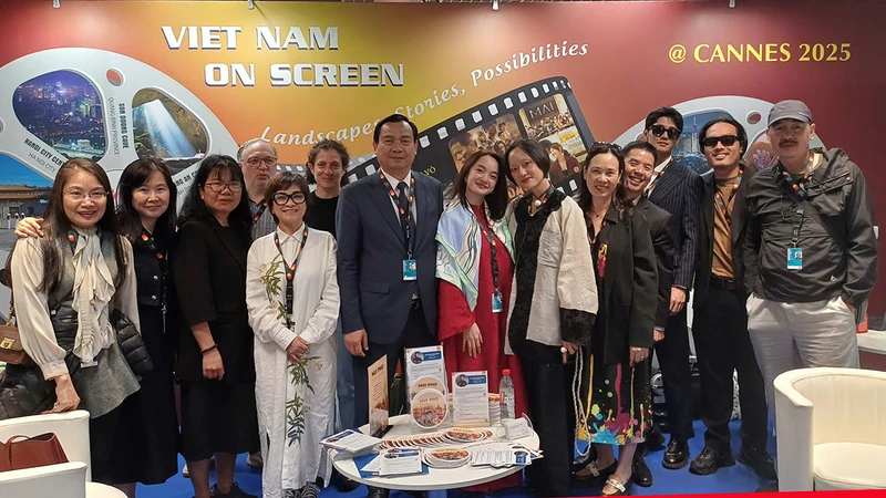 Gian hàng quảng bá điện ảnh Việt Nam tại Cannes. (Ảnh: Hiệp hội Xúc tiến phát triển điện ảnh Việt Nam)