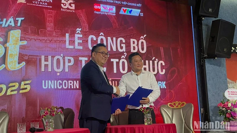 Ký kết hợp tác giữa Ban tổ chức cuộc thi và Công ty Công nghệ và truyền thông đa phương tiện 5G.