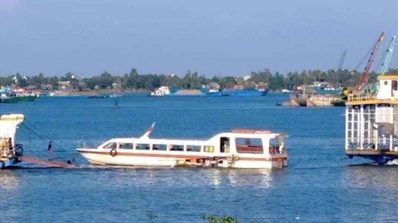 Hiện trường vụ tàu cao tốc va chạm phà sắt.