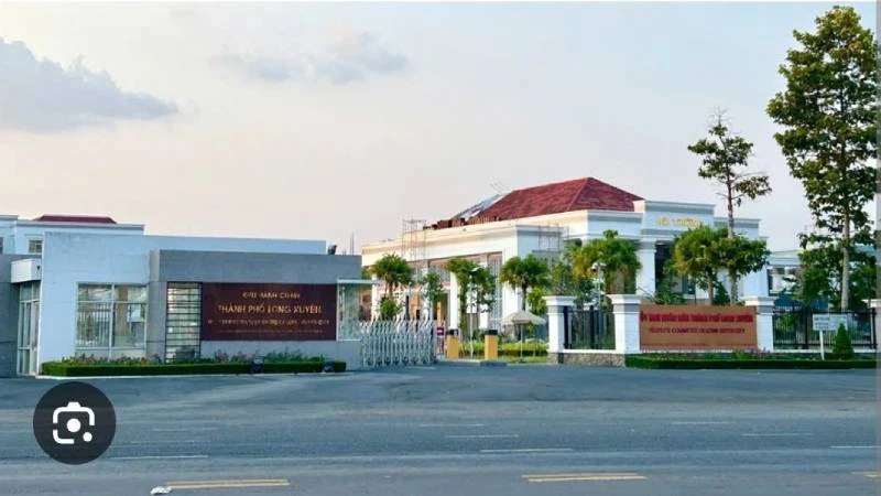 Trụ sở Ủy ban nhân dân Thành phố Long Xuyên.