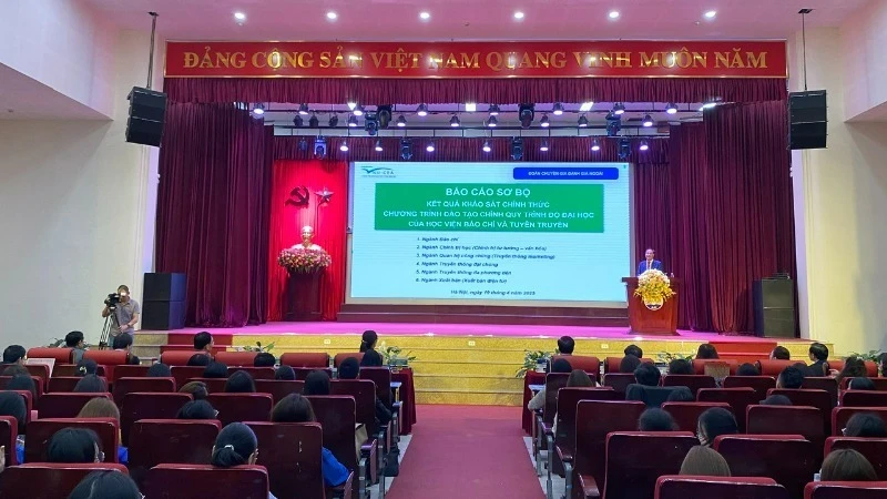 Quang cảnh lễ bế mạc.