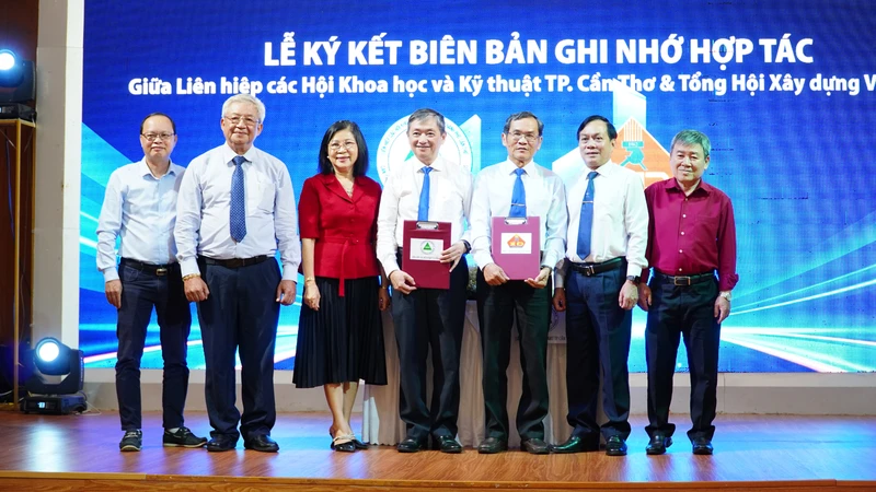 Những đối tác tham dự Hội thảo kí bản ghi nhớ hợp tác.