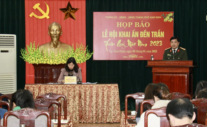 Quang cảnh buổi họp báo.