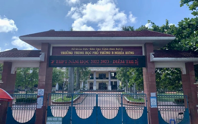 Trường trung học phổ thông B Nghĩa Hưng, huyện Nghĩa Hưng (Nam Định).