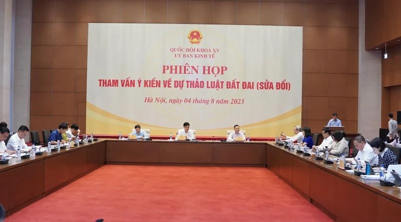 Quang cảnh phiên họp.