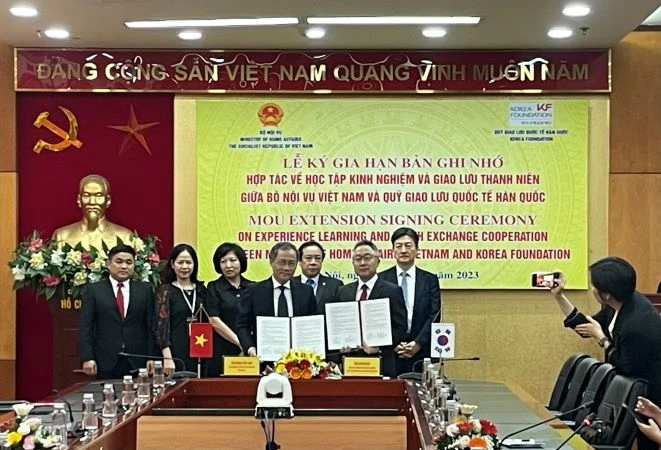 Quang cảnh lễ ký kết.