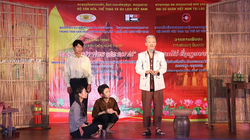 Vở kịch ngắn “Chuyện nhà chị Tín” mang lại nhiều cung bậc cảm xúc cho khán giả. (Ảnh: Hải Tiến)