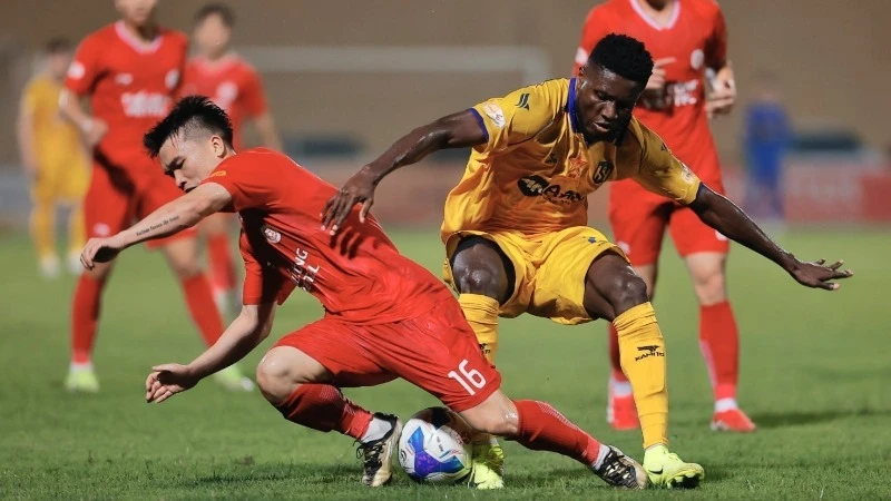 Kết thúc trận đấu, đội bóng Thể Công Viettel giành chiến thắng với tỷ số 1-0. (Ảnh: MINH QUYẾT-TTXVN) 