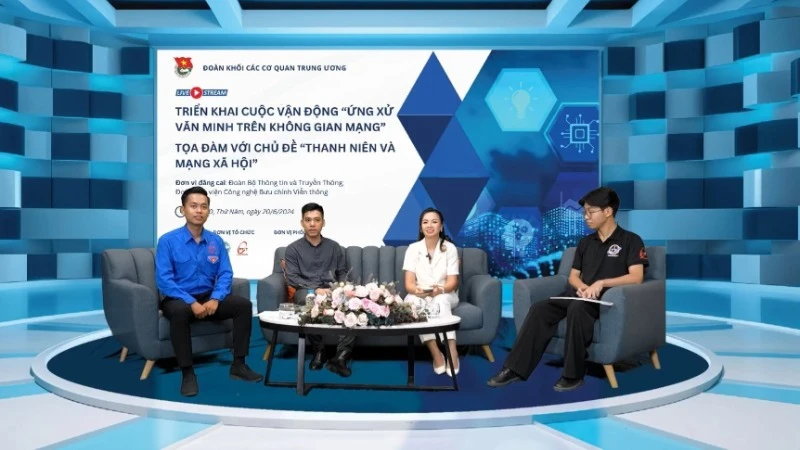 Các diễn giả chia sẻ tại tọa đàm “Thanh niên và Mạng xã hội”. (Ảnh BAN TỔ CHỨC)