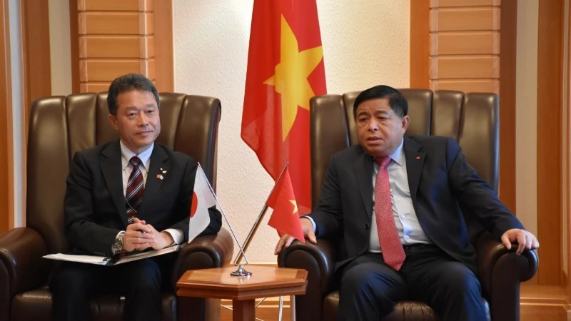 Phó Thủ tướng Nguyễn Chí Dũng tiếp Thống đốc tỉnh Mie Ichimi Katsuyuki. (Ảnh: Nguyễn Tuyến -TTXVN)
