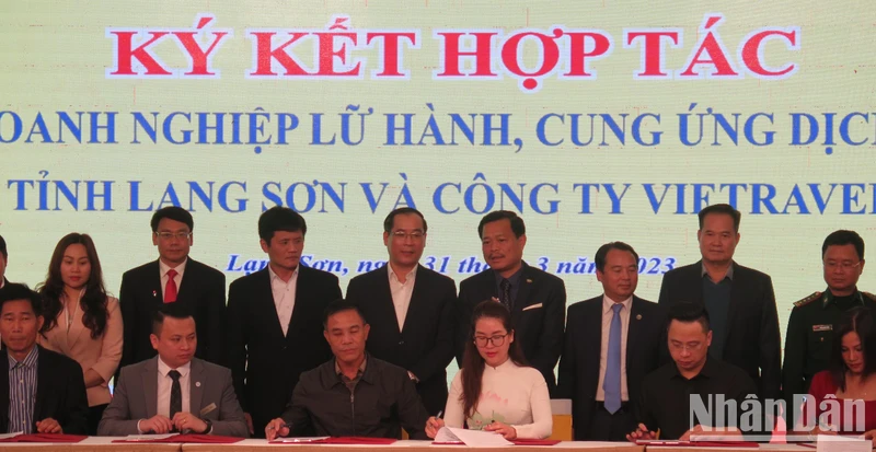Các doanh nghiệp kinh doanh du lịch, dịch vụ du lịch trên địa bàn tỉnh Lạng Sơn và Công ty cổ phần du lịch và Tiếp thị Giao thông vận tải Việt Nam Vietravel đã ký kết thỏa thuận hợp tác.