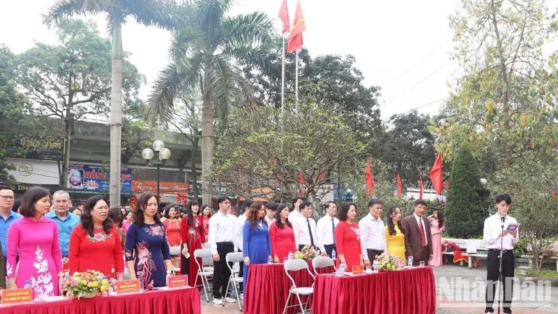 Lễ kết nạp đảng viên cho học sinh lớp 12, Trung học phổ thông Việt Bắc, Thành phố Lạng Sơn, (Lạng Sơn).