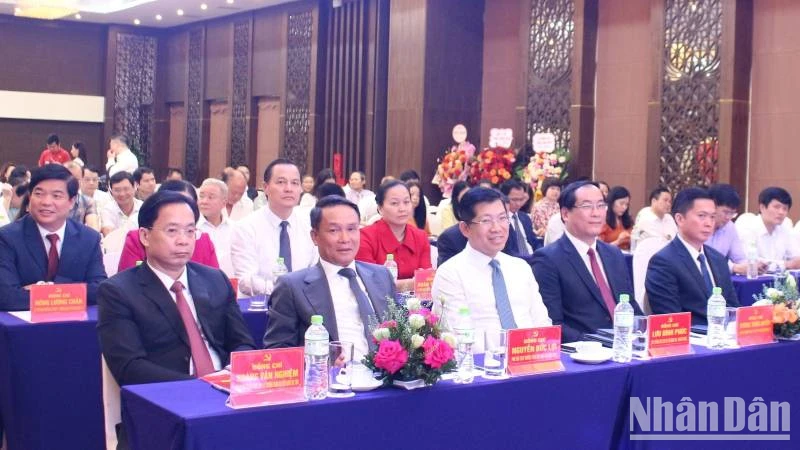 Các đại biểu dự kỷ niệm 60 năm Báo Lạng Sơn ra số báo đầu.