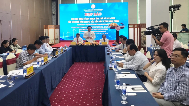 Quang cảnh buổi họp báo
