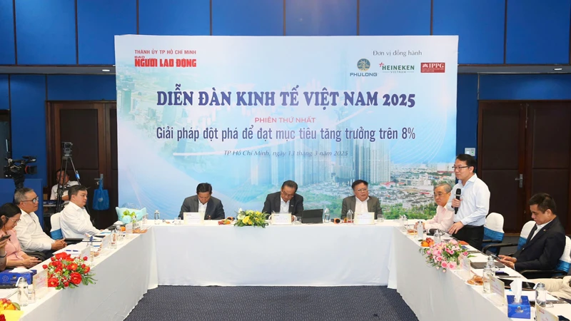 Quang cảnh diễn đàn.