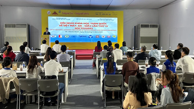 Quang cảnh hội nghị