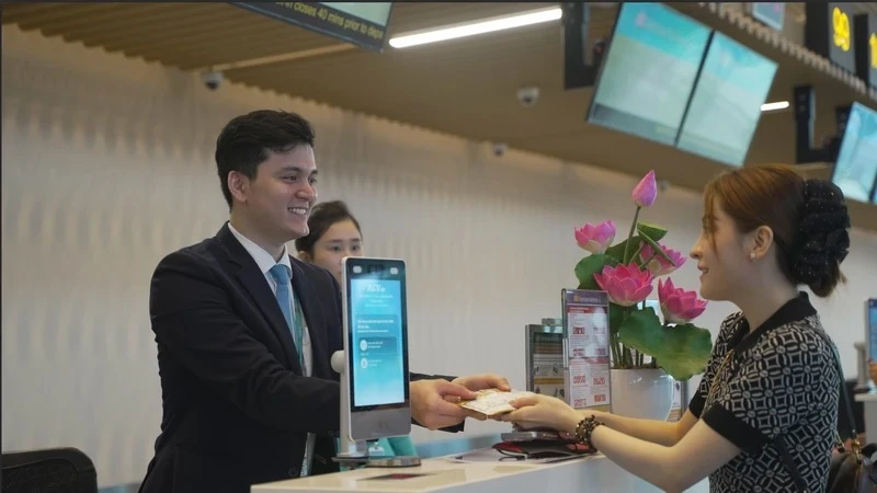 Hành khách làm thủ tục tại Nhà ga T3 Tân Sơn Nhất.