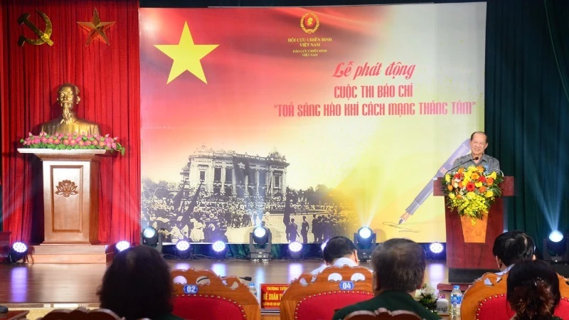 Thượng tướng Bế Xuân Trường, Chủ tịch Hội Cựu chiến binh Việt Nam phát biểu tại lễ phát động.