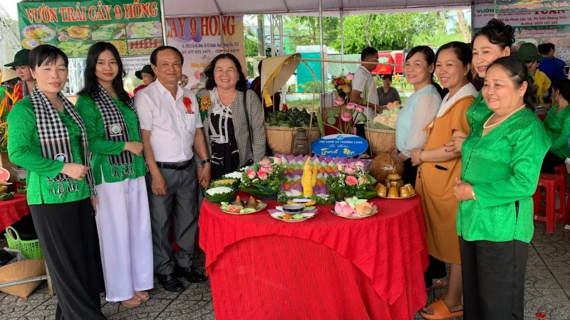 Áo bà ba được nhiều phụ nữ Nam Bộ mặc trong các dịp lễ hội.