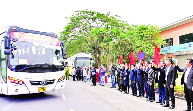 Không để ai không có Tết 