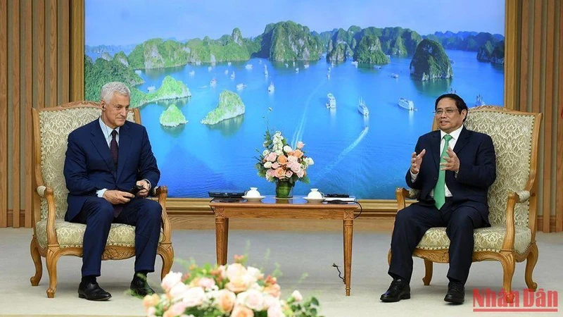 Thủ tướng Phạm Minh Chính tiếp ông Bill Winters, Tổng Giám đốc toàn cầu Ngân hàng Standard Chartered.