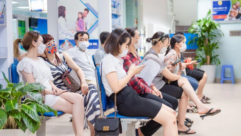 Bộ Y tế khuyến khích người dân đeo khẩu trang khi đến nơi công cộng, đông người