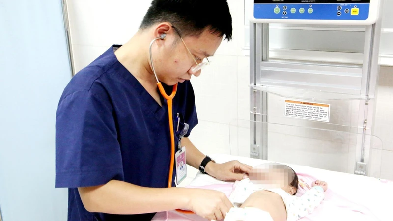 Em bé đang dần bình phục sức khỏe. 