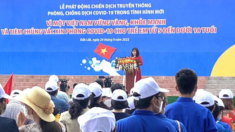 Phó Chủ tịch Ủy ban nhân dân tỉnh Đắk Lắk H’Yim Kđoh phát biểu tại Lễ phát động Chiến dịch truyền thông phòng, chống dịch Covid-19 trong tình hình mới.