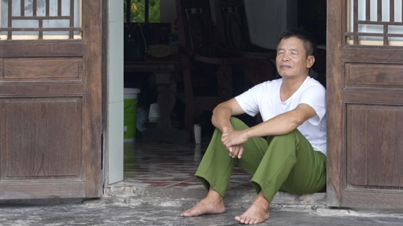 Bệnh nhân Ninh Văn Cương đã có 26 năm phải chung sống trong mù lòa.