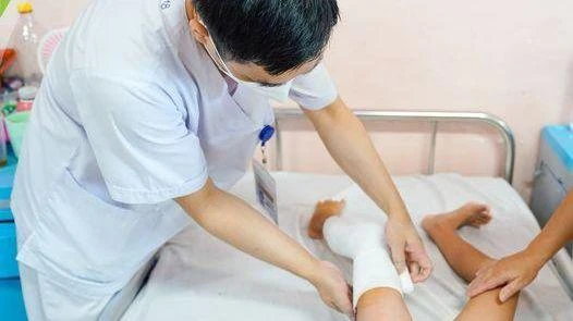 Bệnh nhi dần bình phục sau ca phẫu thuật. 