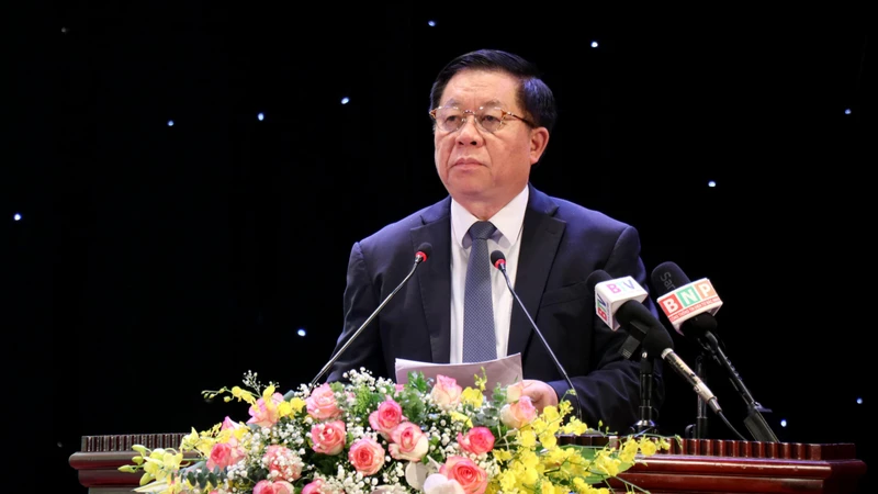 Đồng chí Nguyễn Trọng Nghĩa, Bí thư Trung ương Đảng, Trưởng Ban Tuyên giáo Trung ương phát biểu tại Hội nghị.
