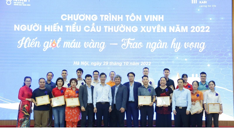 Tôn vinh 250 người hiến tiểu cầu thường xuyên năm 2022.