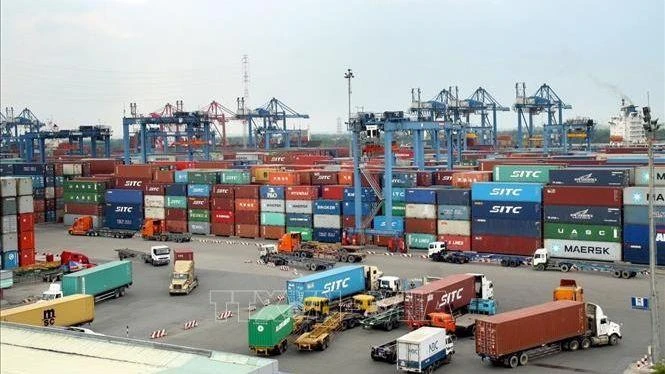 Hoạt động xuất nhập khẩu hàng hóa tại cảng Sài Gòn khu vực 1. (Ảnh minh họa: Hoàng Hùng/TTXVN)